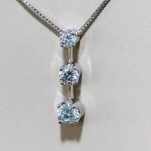 LADIES PLATINUM THREE STONE DIAMOND PENDANT NECKLACE  PLATINUM BOX CHAIN